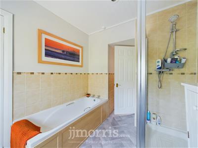 En Suite Bathroom